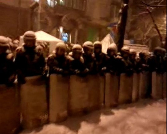 Kiev-Police-with-shields12-9-2013-548x44